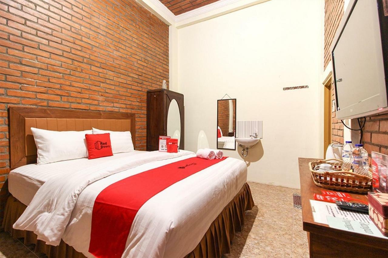 Reddoorz Near Amikom Yogyakarta 2 Maguwo Esterno foto