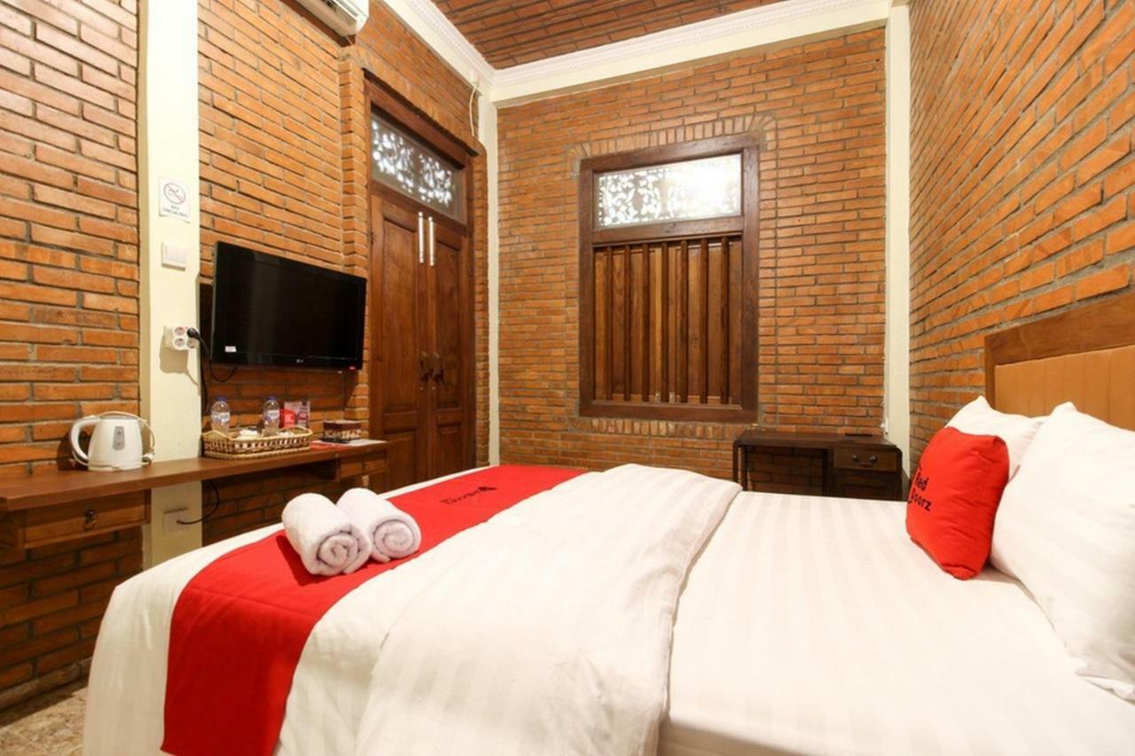 Reddoorz Near Amikom Yogyakarta 2 Maguwo Esterno foto