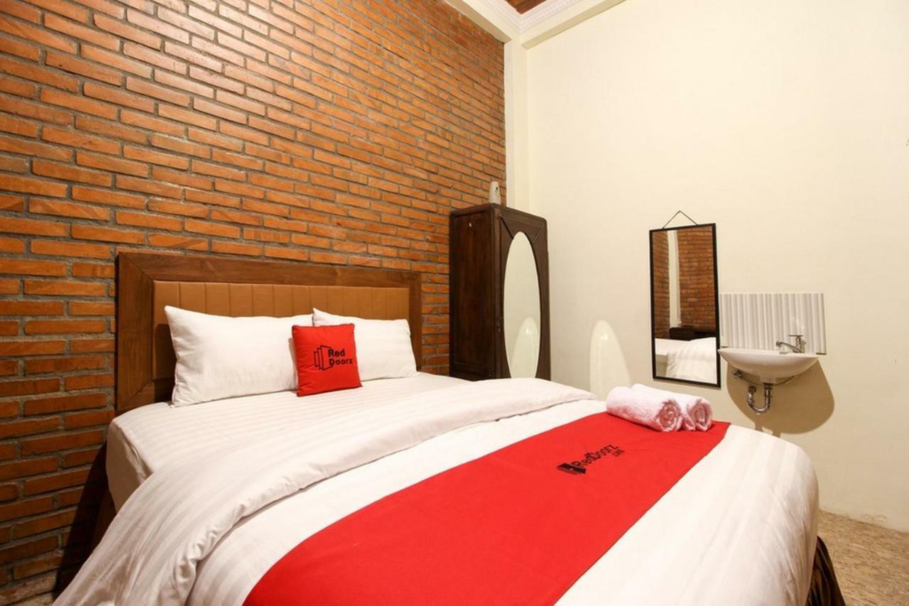 Reddoorz Near Amikom Yogyakarta 2 Maguwo Esterno foto